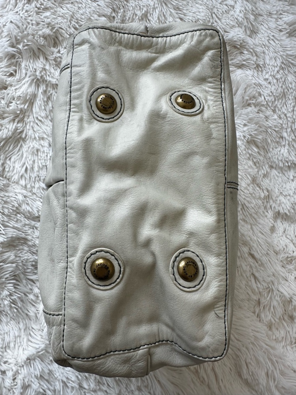 Marc by Marc Jacobs Cream Leather Hobo Bag with Front Pockets - Picture 4 of 16